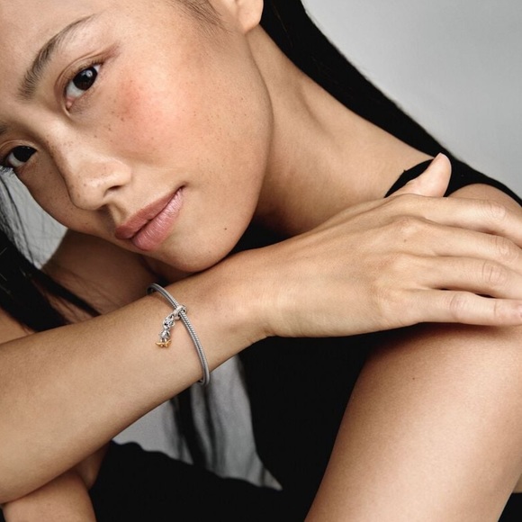 NWOT Disney 100th Anniversary Minnie Mouse Diamond Dangle Charm - Picture 4 of 11